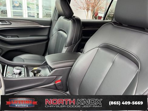 New 2025 Jeep Grand Cherokee L Limited image 4