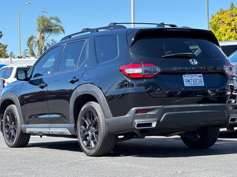 Used 2025 Honda Pilot Black Edition image 7