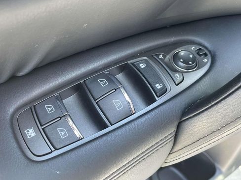 Used 2023 Nissan Armada SL w/ Captain's Chairs Package image 19