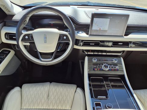 Used 2023 Lincoln Aviator Black Label w/ Class IV Trailer Tow Package image 14