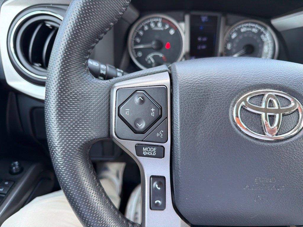 Used 2020 Toyota Tacoma SR5 AWD/4WD image 8