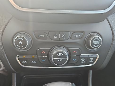 Used 2022 Jeep Cherokee Latitude Lux FWD image 22