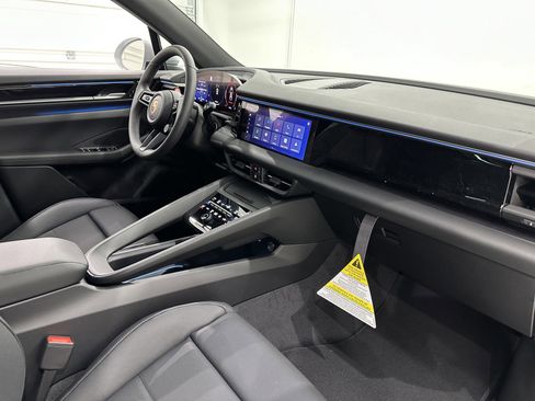 Certified 2025 Porsche Macan Electric image 25