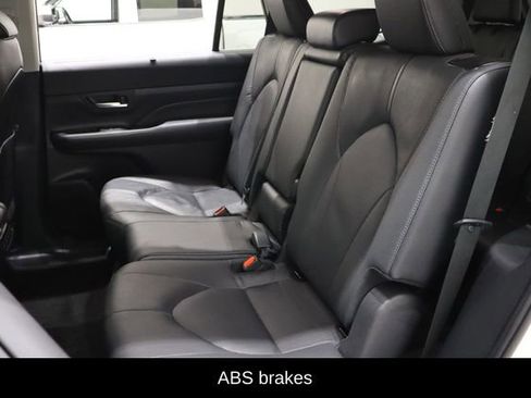 Used 2024 Toyota Grand Highlander FWD image 11