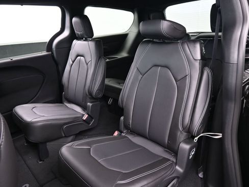 New 2026 Chrysler Pacifica Select image 29