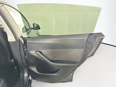 Used 2022 Tesla Model Y Performance image 29