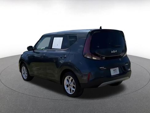 Used 2025 Kia Soul LX w/ LX Technology Package FWD image 11