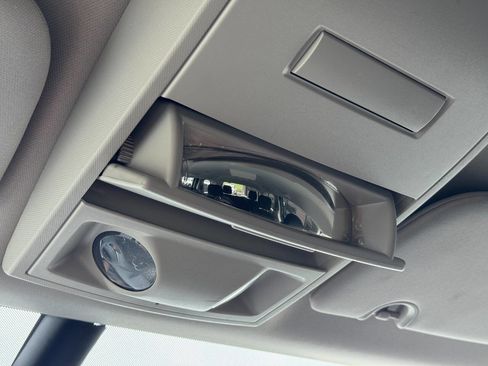 Used 2019 Dodge Grand Caravan SE w/ UConnect Hands-Free Group image 23