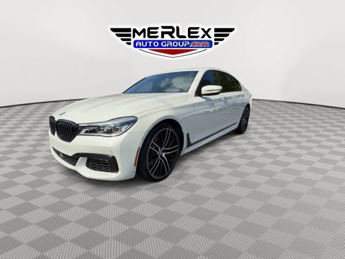 Used 2019 BMW 750i w/ Executive Package RWD image 3