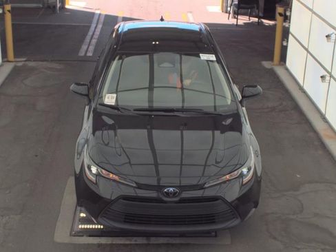 Used 2024 Toyota Corolla LE image 2