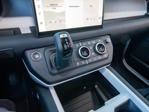 Used 2025 Land Rover Defender 90 S image 26