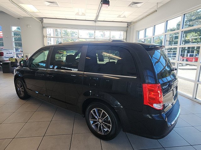 Used 2017 Dodge Grand Caravan SXT FWD image 8