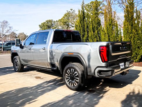 Used 2025 GMC Sierra 2500 Denali Ultimate image 7