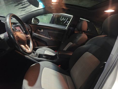 Used 2011 Kia Sportage EX w/ Premium Pkg w/Leather Seats image 7