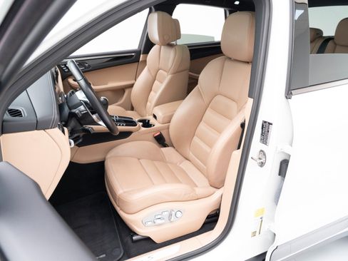 Certified 2021 Porsche Macan S image 5