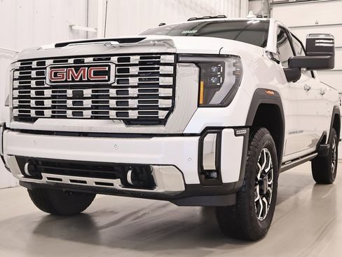 Used 2024 GMC Sierra 2500 Denali w/ Denali Reserve Package image 5