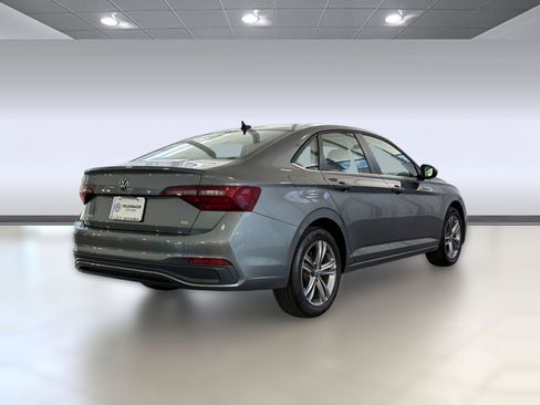 Used 2023 Volkswagen Jetta SE FWD image 9