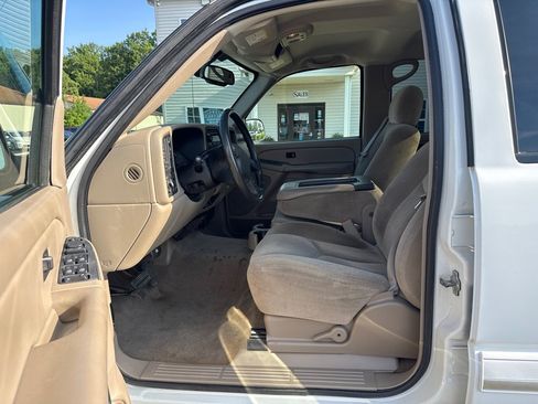 Used 2004 Chevrolet Silverado 2500 LS w/ Skid Plate Package AWD/4WD image 10