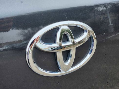 Used 2020 Toyota Yaris LE image 12