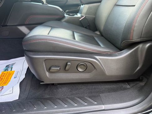 Used 2025 Chevrolet Colorado Z71 w/ Technology Package AWD/4WD image 27