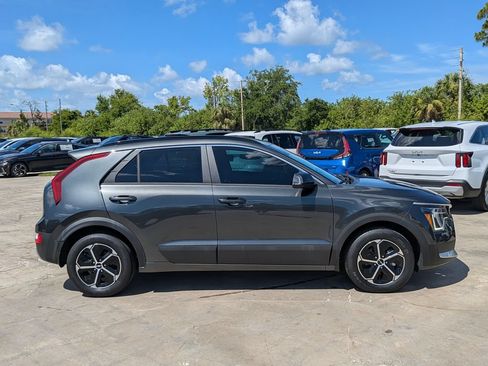 Certified 2024 Kia Niro EX FWD image 9
