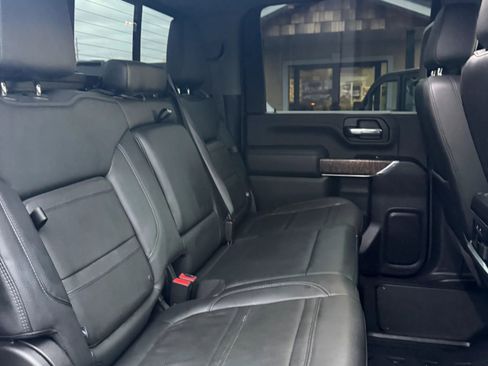 Used 2022 GMC Sierra 2500 Denali w/ Denali Black Diamond Edition image 13