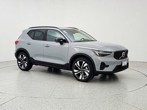 New 2026 Volvo XC40 B5 Plus w/ Climate Package AWD/4WD image 3