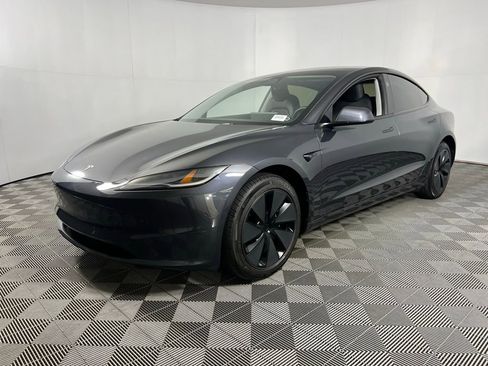 Used 2025 Tesla Model 3 Long Range image 3