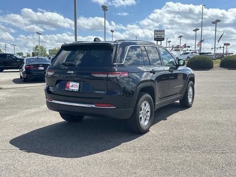 Used 2023 Jeep Grand Cherokee Laredo AWD/4WD image 4