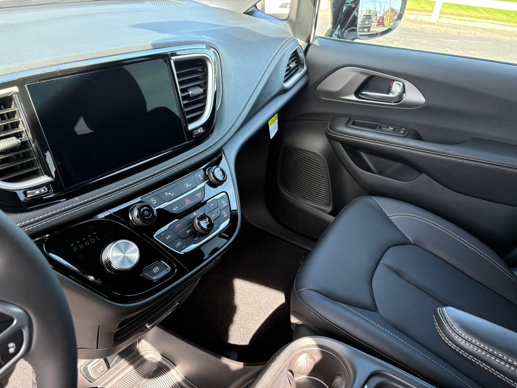New 2027 Chrysler Pacifica Select FWD image 18