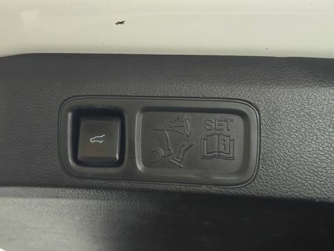 Used 2021 Ford Expedition Max XLT image 39