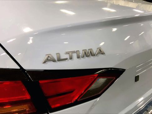 Used 2023 Nissan Altima 2.5 SR w/ SR Premium Package AWD/4WD image 9