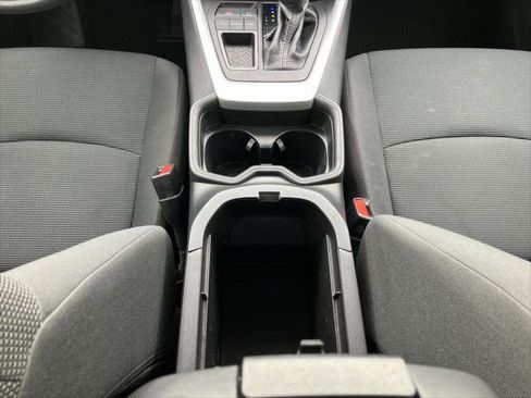 Certified 2021 Toyota RAV4 LE image 17