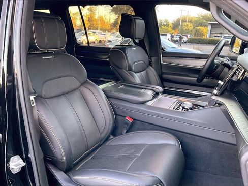 Used 2023 Jeep Grand Wagoneer Series II image 24