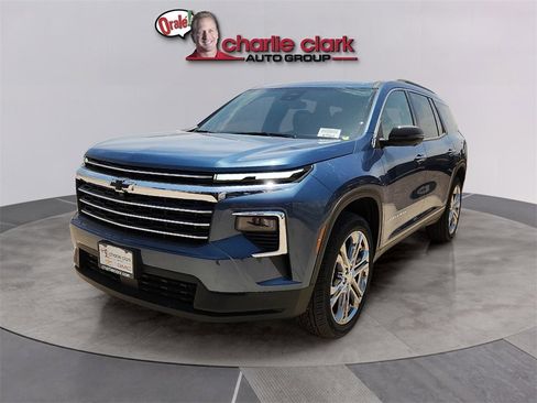 New 2025 Chevrolet Traverse LT w/ Driver Confidence Package image 1