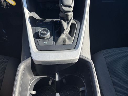 Used 2025 Toyota RAV4 LE image 40