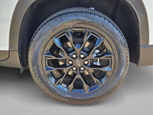 Used 2026 Chevrolet Traverse LT w/ Midnight/Sport Edition FWD image 25