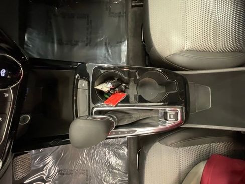 Used 2025 Chevrolet Trax LT w/ LT Convenience Package FWD image 21