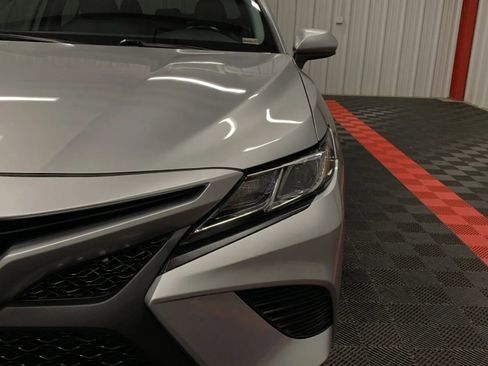 Used 2019 Toyota Camry SE w/ Carpet Mat Package image 9