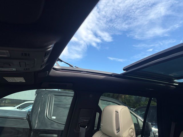Used 2022 Cadillac Escalade Premium Luxury AWD/4WD image 12