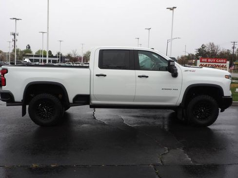 Used 2025 Chevrolet Silverado 2500 ZR2 w/ Technology Package AWD/4WD image 4