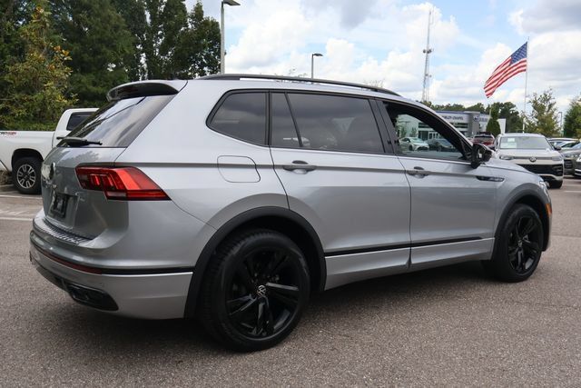 Certified 2023 Volkswagen Tiguan SE R-Line FWD image 8