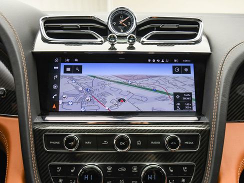 Certified 2022 Bentley Bentayga image 40