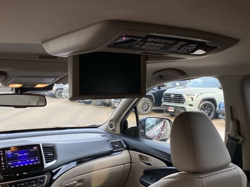 Used 2018 Honda Pilot Touring image 40