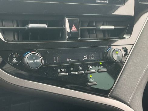 Used 2024 Toyota Camry SE FWD image 6