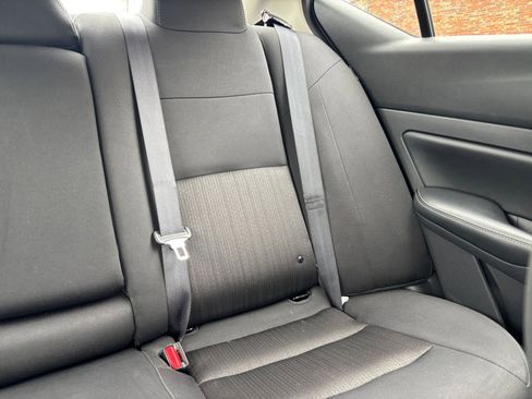 Used 2025 Nissan Altima 2.5 SV FWD image 36