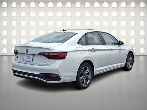 Used 2023 Volkswagen Jetta SE w/ Panoramic Sunroof Package FWD image 7