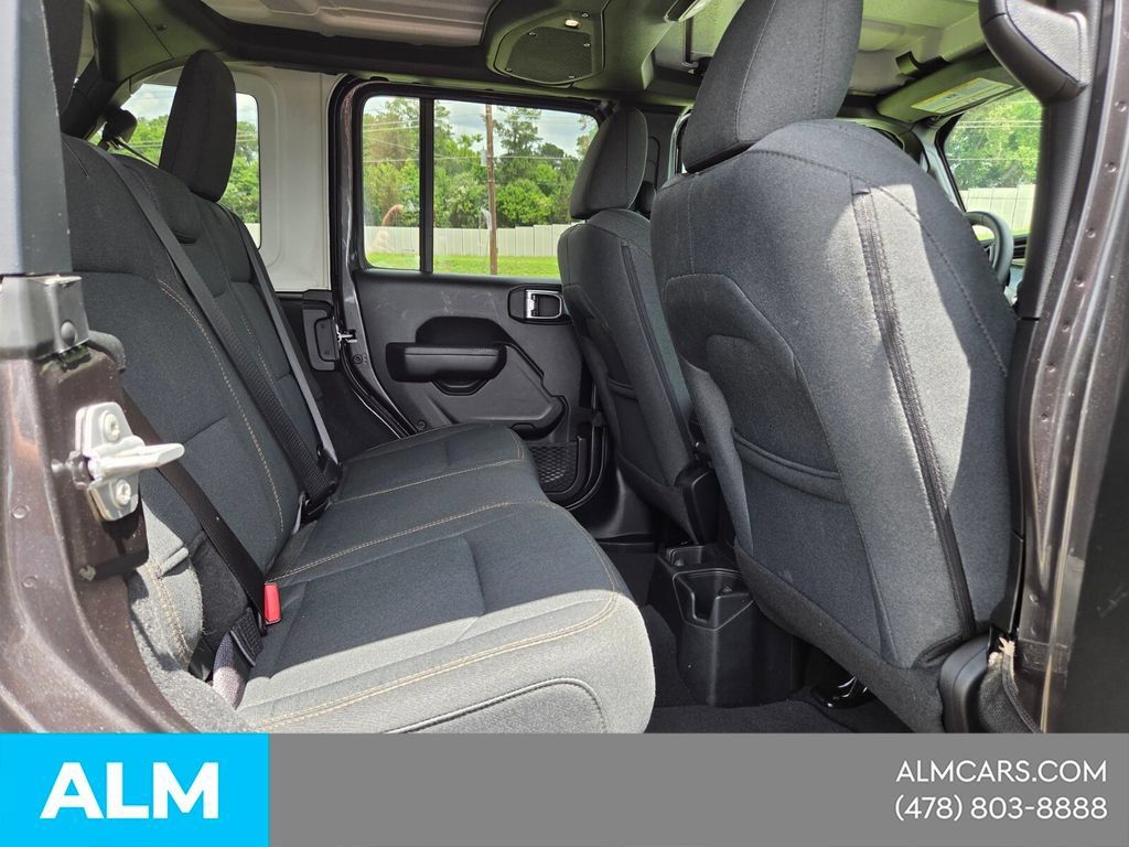 Used 2025 Jeep Wrangler Unlimited Sport AWD/4WD image 12