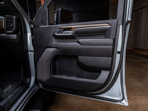 Used 2024 Chevrolet Silverado 3500 High Country image 37