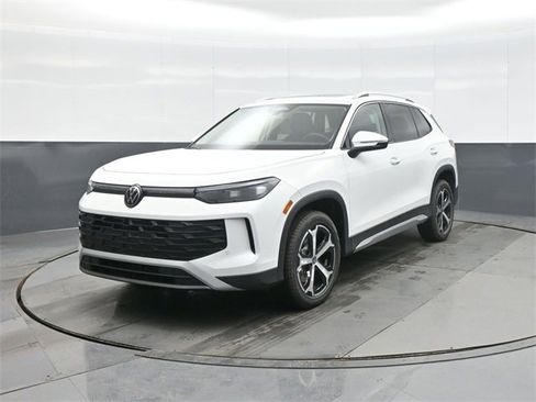 New 2026 Volkswagen Tiguan SE image 3